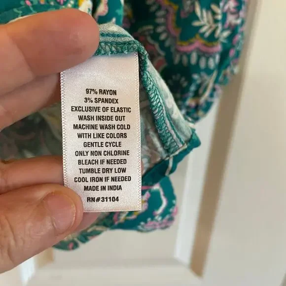 Crown & Ivy PL Paisley 3/4 Sleeve Peasant Top - Picture 9 of 11